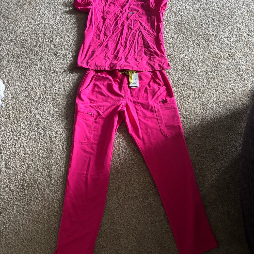 Figs Women's Pink Scrub Set
